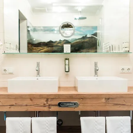 Eden ホテル トゥクス