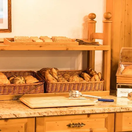 Отель Eden Тукс